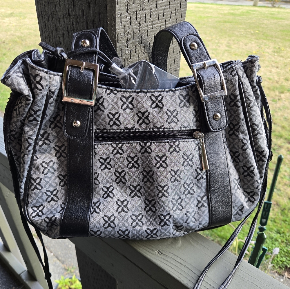 D-Fusion black purse